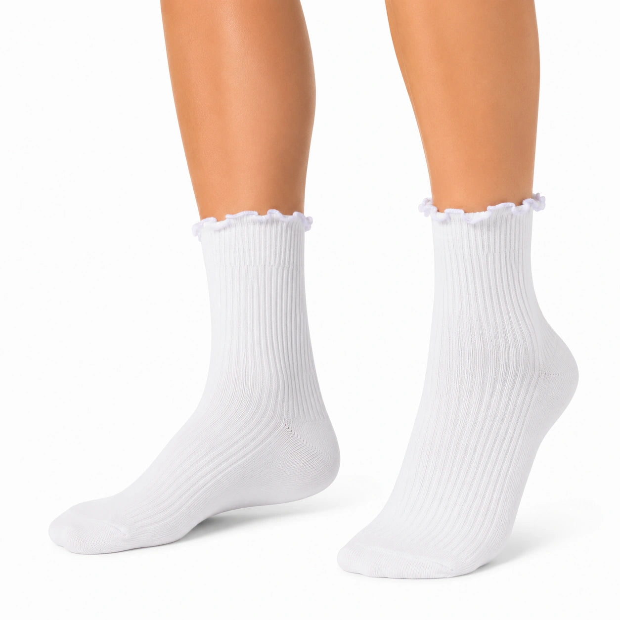 Socken 39-42 aus weißem Textil mit Rippstrick und Rüschenbündchen
